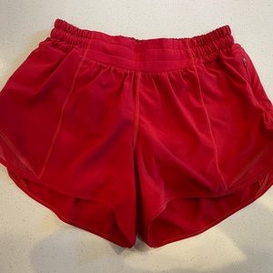 Lululemon Hotty hot shorts Sz 6 long